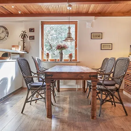 6 Person In Feriehus Neksø